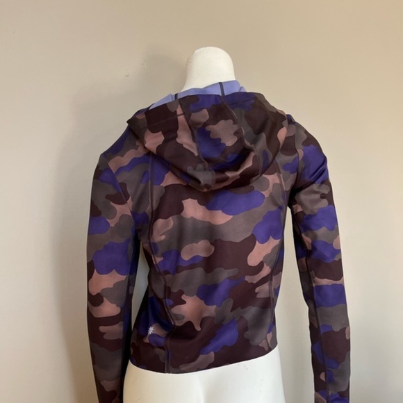 Athleta Pinnacle Hoodie in Mantra Print Purple Brown Sweatshirt Size XS - Picture 8 of 16